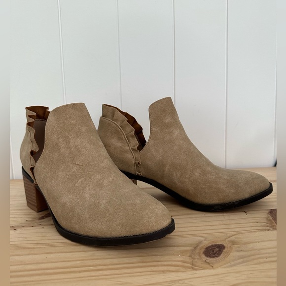 LIKE NEW Size 6.5 Tan Ankle Booties with Ruffle - Picture 2 of 4
